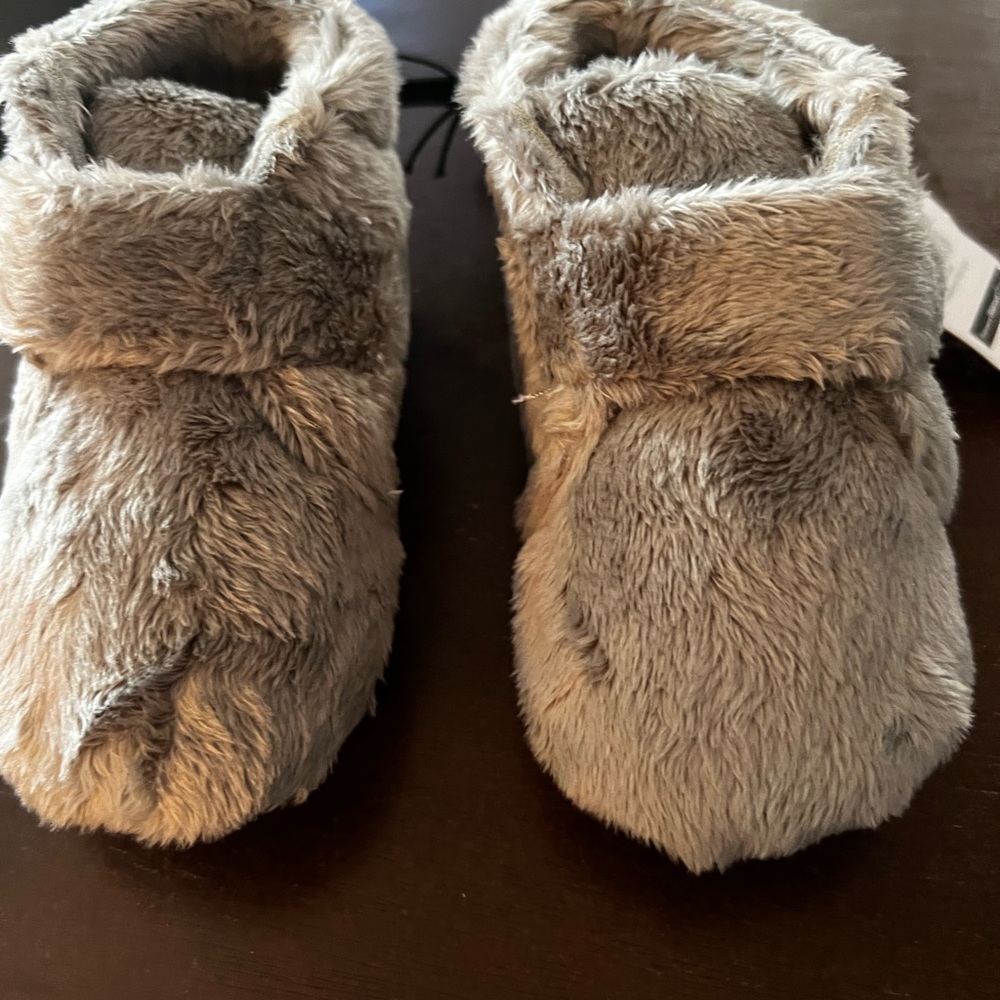 Grey fuzzy slippers size 5